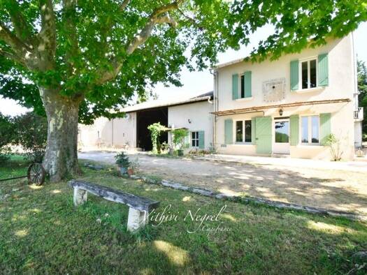 Maison à vendre 790 000 € 8 pièces 4 chambres 216 m² 43 339 m² de terrain Mouriès 13890
