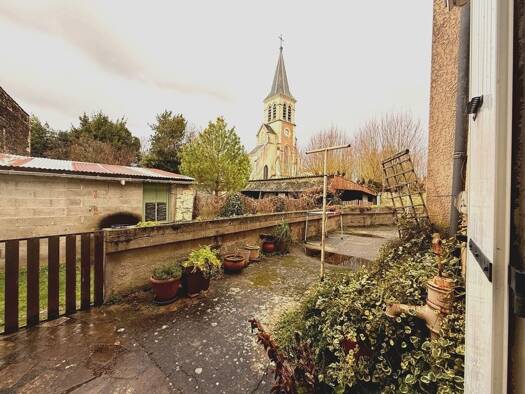 Maison de ville en viager occupé Bouquet 62 150 € 6 pièces 4 chambres 95 m² 164 m² de terrain Saint-Pierre-La-Noue 17700