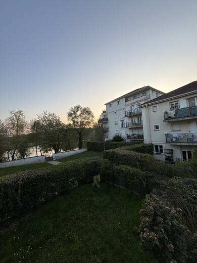 Appartement à vendre 165 000 € 3 pièces 2 chambres 64,5 m² Étage 1/3 Parc des Sports Savigny-le-Temple 77176