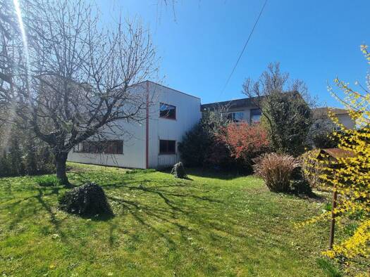 Local d'activités à vendre 349 000 € 800 m² d'espace de stockage Zus Centre Oyonnax 01100