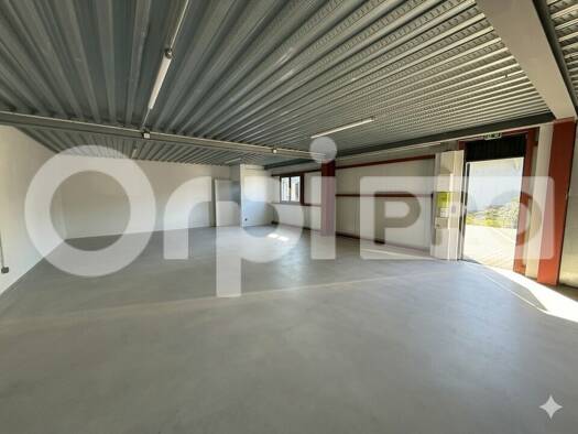 Local d'activités à louer 875 € 95 m² d'espace de stockage Saint-Vincent-de-Tyrosse 40230