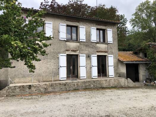 Maison à vendre 128 280 € 4 pièces 3 chambres 89 m² 2 831 m² de terrain Asnières-sur-Nouère 16290