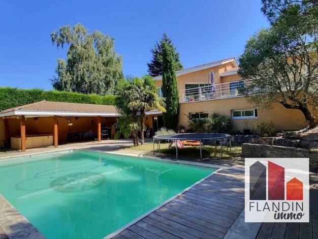 Maison de plain-pied à vendre 1 245 000 € 6 pièces 5 chambres 325 m² 1 716 m² de terrain Vourles 69390