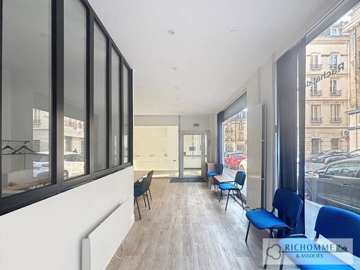 Local commercial à louer 3 240 € 137,4 m² de surface de vente Centre Ville Reims 51100