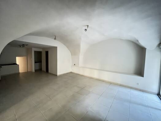 Appartement à louer 690 € 3 pièces 2 chambres 76,1 m² RDC La Rouvière 30190