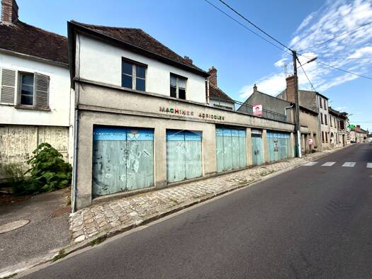 Local commercial à vendre 163 500 € 373 m² de surface de vente Égreville 77620