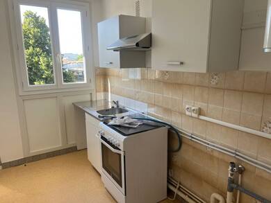 Appartement à vendre 64 800 € 3 pièces 2 chambres 67 m² 2ème étage Coiffe Saint Maixent l Ecole 79400