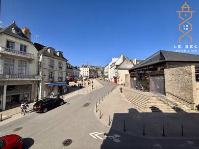 Appartement à louer 1 800 € 4 pièces 3 chambres 90,4 m² Étage 1/3 Vannes 56000