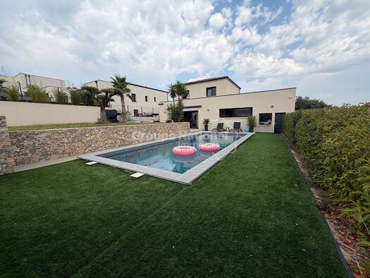 Villa à vendre 680 000 € 6 pièces 4 chambres 150 m² 688 m² de terrain Hôpital Nîmes 30000