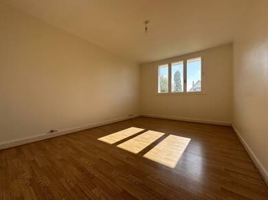 Appartement à louer 618 € 3 pièces 2 chambres 56 m² RDC/6 Dreux 28100