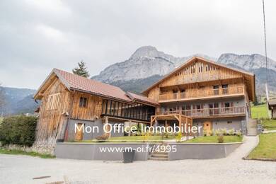 Chalet à vendre 1 870 000 € 8 pièces 5 chambres 413 m² 1 243 m² de terrain Glières-Val-de-Borne 74130