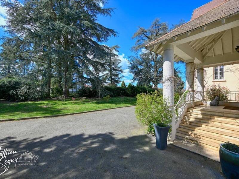 Maison à vendre, 525m², CHAZELLES SUR LYON