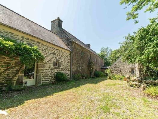 Maison à vendre 415 000 € 9 pièces 7 chambres 235 m² 157 334 m² de terrain Plounéour-Ménez 29410