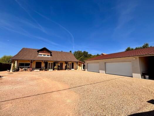 Maison à vendre 337 000 € 7 pièces 4 chambres 179 m² 2 689 m² de terrain L'Abergement-de-Cuisery 71290