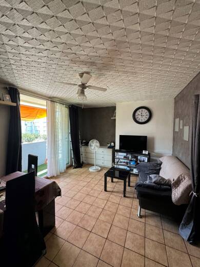 Appartement à vendre 104 800 € 3 pièces 2 chambres 61,4 m² RDC Marignane 13700