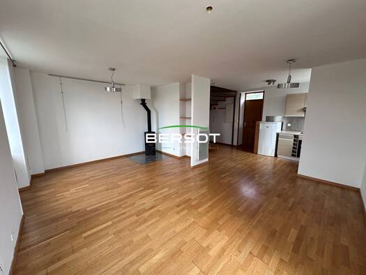 Appartement à louer 550 € 3 pièces 2 chambres 57 m² 1er étage Loulans Verchamp 70230