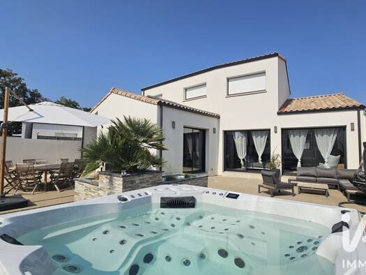 Maison à vendre 430 000 € 5 pièces 3 chambres 136 m² 409 m² de terrain Sud Bourg Saint-Philbert-de-Grand-Lieu 44310