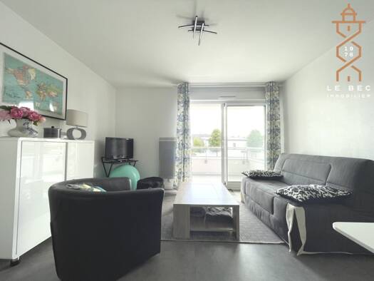 Appartement à louer 680 € 2 pièces 1 chambre 42 m² Étage 1/3 Séné 56860