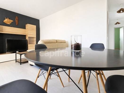 Appartement à vendre 273 480 € 4 pièces 2 chambres 61 m² Étage 2/2 Village La Londe-les-Maures 83250