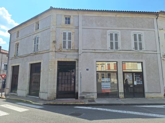 Local commercial à vendre 198 600 € 240 m² de surface de vente Jonzac 17500
