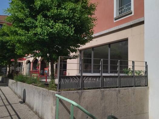 Local commercial à louer 1 170 € 105 m² de surface de vente Collonges 01550