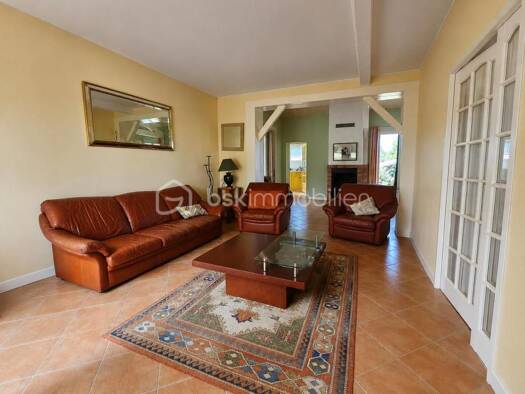 Maison à vendre 234 100 € 8 pièces 5 chambres 180 m² 1 269 m² de terrain Saint-Gein 40190