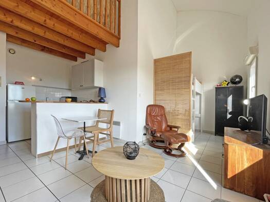 Duplex à vendre 99 300 € 2 pièces 1 chambre 40,5 m² Étage 3/3 Nîmes 30000