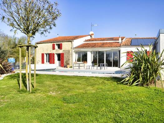 Maison à vendre 595 000 € 8 pièces 4 chambres 236 m² 5 885 m² de terrain Le Gué-d'Alleré 17540