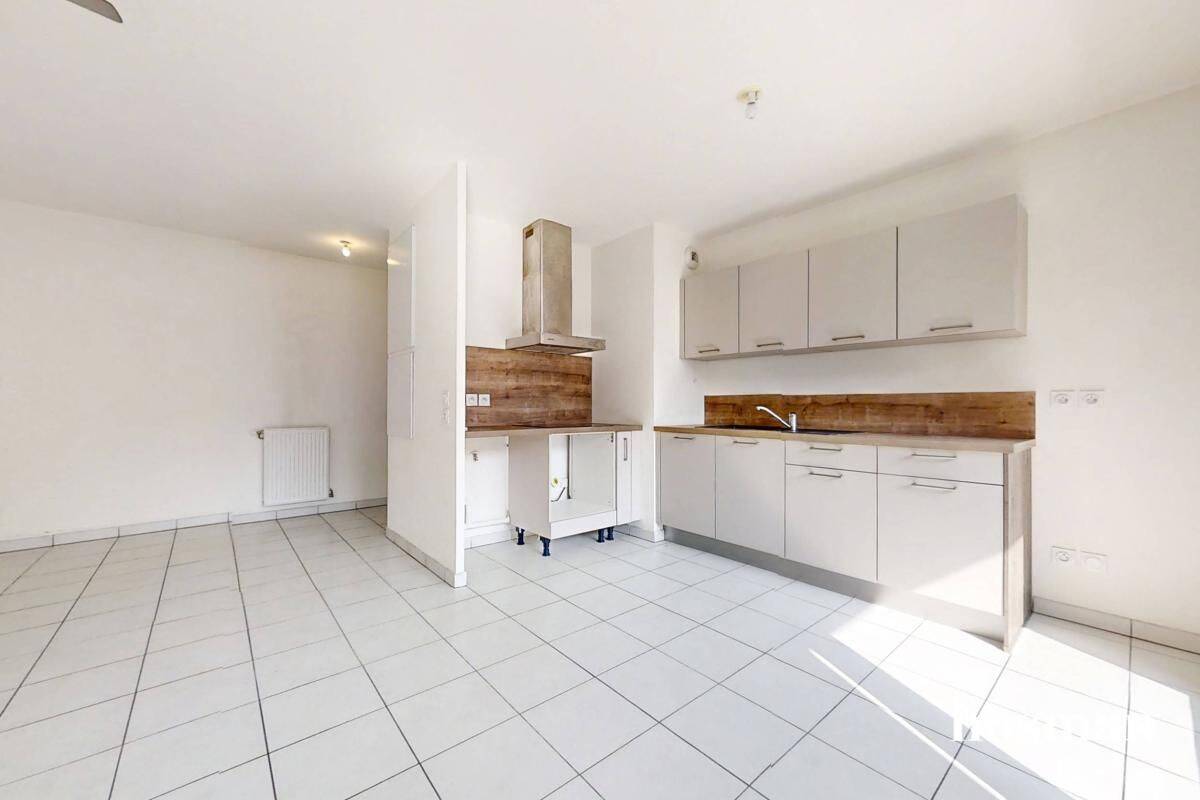Appartement de 3 pièces de 70,1m² avec balcon et garage - Limite — 5