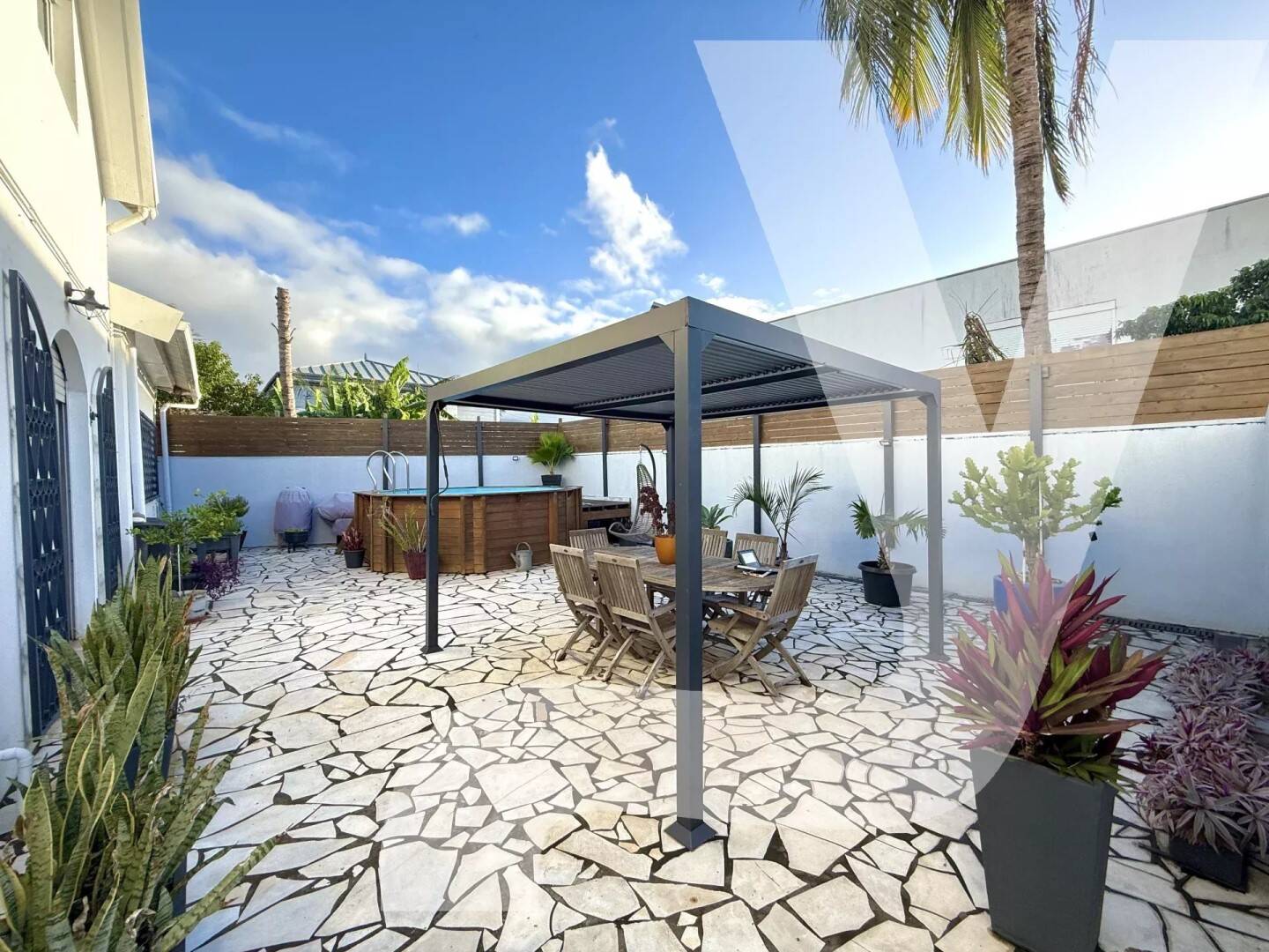 Maison à vendre, 324m², SAINTE SUZANNE