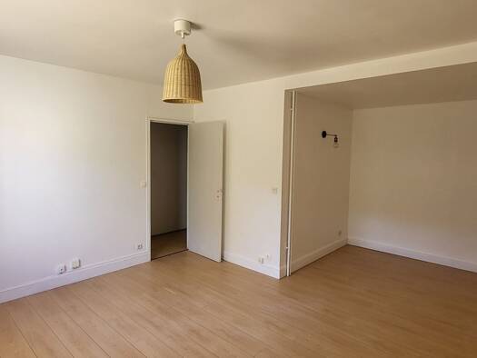 Appartement à vendre 185 000 € 1 pièce 31 m² RDC/6 Centre Ville Rueil-Malmaison 92500