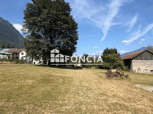 Terrain constructible viabilisé à vendre 165 000 € Mercury 73200