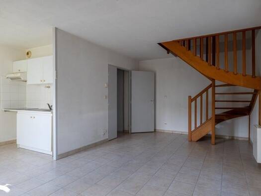 Duplex à vendre 152 640 € 3 pièces 2 chambres 65 m² RDC Geoffroy Martel Saintes 17100
