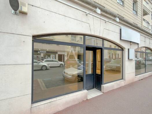 Local d'activités à louer 2 260 € 69 m² d'espace de stockage Chalandray-Cascades-Ferdinand Buisson Montgeron 91230