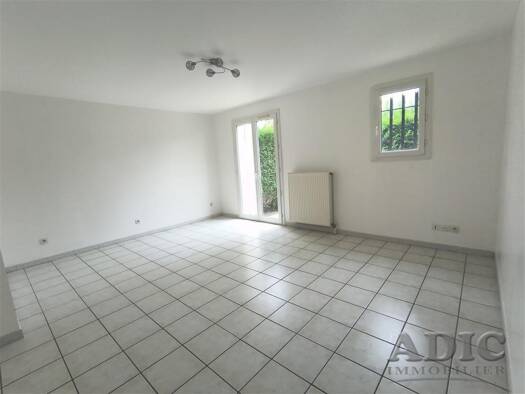 Appartement à louer 1 120 € 3 pièces 2 chambres 61 m² RDC Saint-Mard 77230