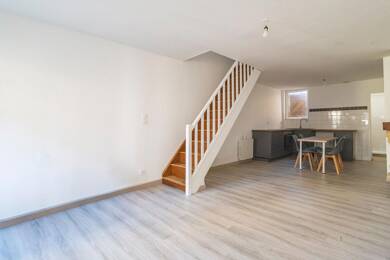 Appartement à louer 700 € 4 pièces 3 chambres 83 m² 3 étages Blancs-Coteaux 51130