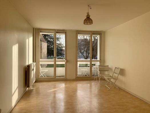 Appartement à louer 645 € 2 pièces 1 chambre 70 m² 1er étage Les Bords de Loire Roanne 42300