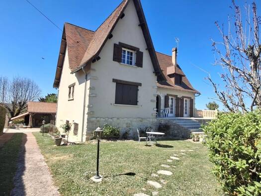 Maison à vendre 434 600 € 8 pièces 5 chambres 290 m² 4 945 m² de terrain Mensignac 24350