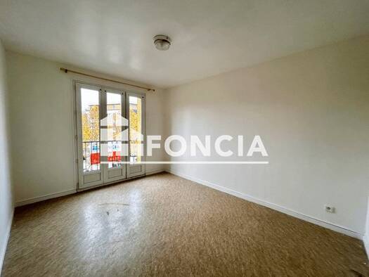 Appartement à louer 454 € 1 pièce 26 m² Étage 4/4 République Clermont-Ferrand 63100