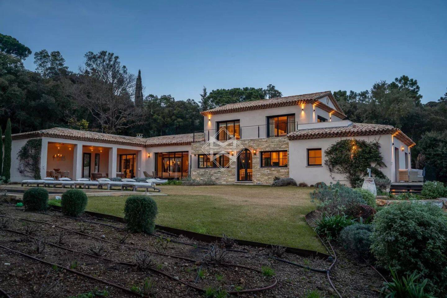 Maison à vendre, 352m², LA CROIX VALMER