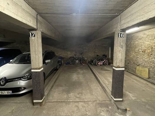 Parking à louer 90 € 12,5 m² Montreuil Versailles 78000