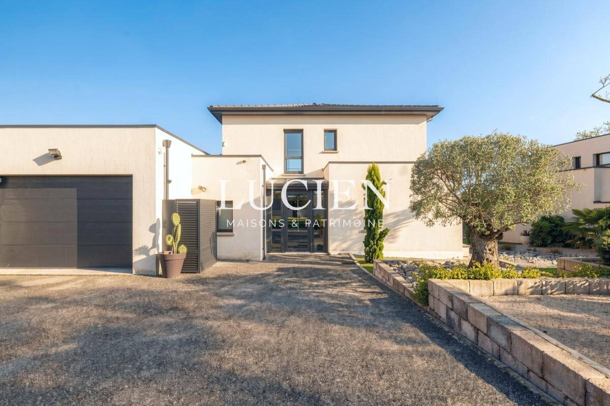 Maison à vendre, 163m², SAINT GENIS LES OLLIERES