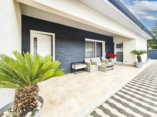Maison de plain-pied à vendre 365 000 € 5 pièces 4 chambres 132 m² 500 m² de terrain Reventin-Vaugris 38121