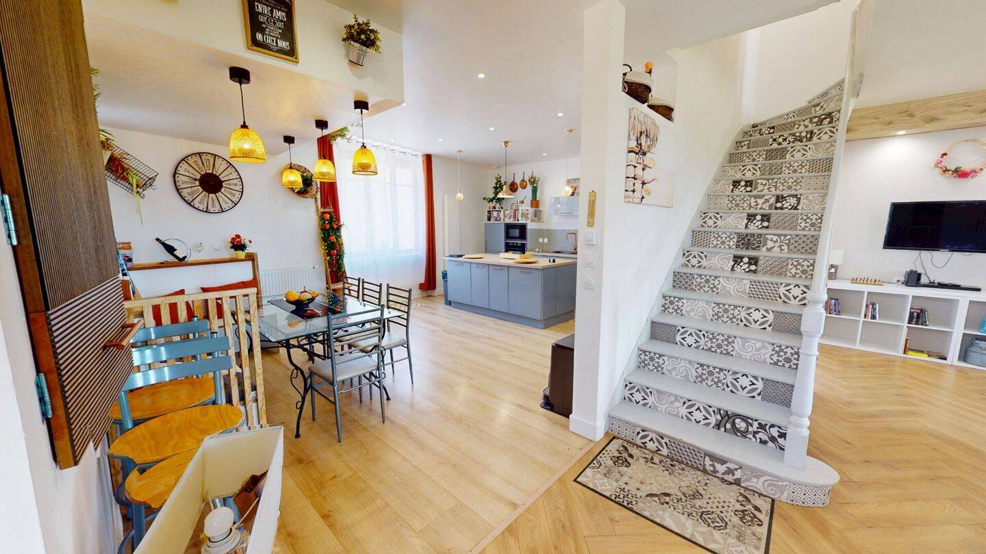 Maison à vendre, 198m², JUJURIEUX