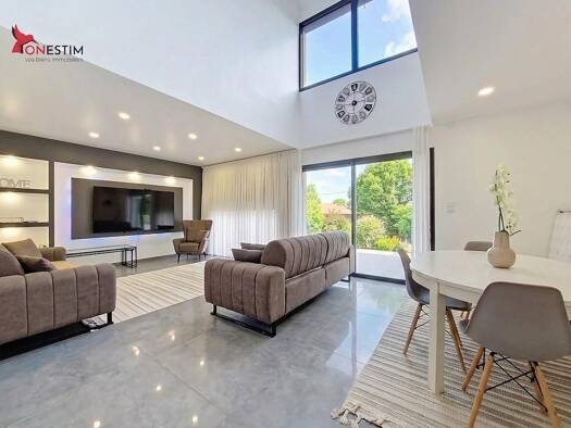 Maison à vendre 295 000 € 6 pièces 4 chambres 140 m² 500 m² de terrain Beauregard Montbrison 42600