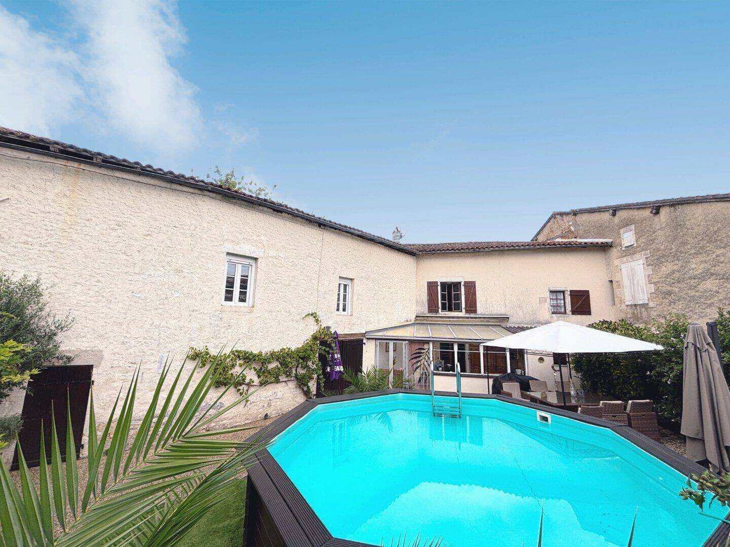Maison à vendre, 142m², NANTEUIL EN VALLEE