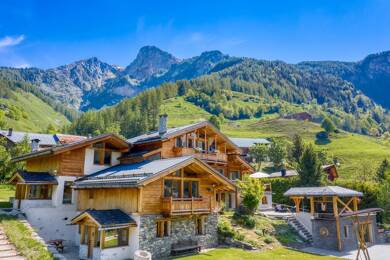 Chalet à vendre - Neuf 3 400 000 € 22 pièces 12 chambres 550 m² 1 597 m² de terrain Les Arcs Les Arcs 73700