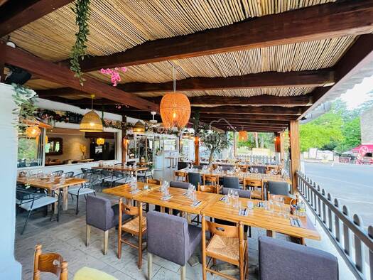 Boutique à vendre Fonds de commerce 280 000 € 250 m² de surface de vente Saint-Martin-d'Ardèche 07700