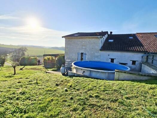 Maison à vendre 199 000 € 4 pièces 3 chambres 154 m² 804 m² de terrain Laprade 16390