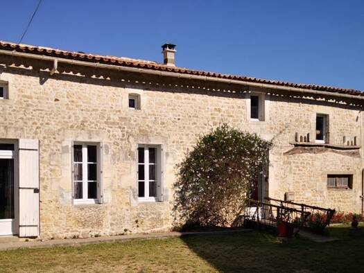 Maison à vendre 180 000 € 3 pièces 2 chambres 108 m² 2 253 m² de terrain Guitinières 17500